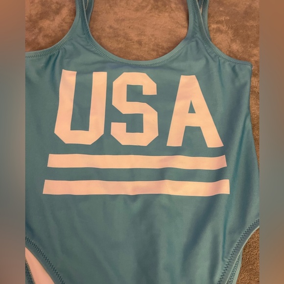 đź’‹CHUBBIES Baby Blue USA One Piece Bathing Suit, Medium - Picture 2 of 4